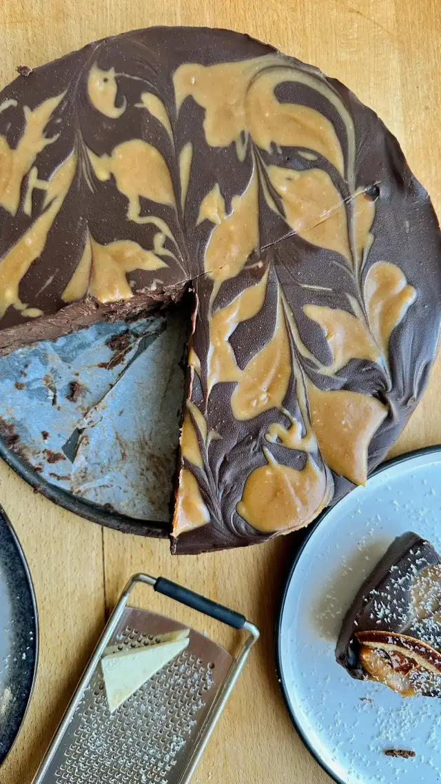 Celebrating Chocoholic On The Loose - EPISODE 10 by just going on the loose… no nourishing twist today because sometimes you just need to go all in!

Caramelised White Chocolate Ganache 

100g white chocolate
125ml double cream

Method 
Preheat your oven to 120°C 
Break the white chocolate into small pieces and spread it out evenly on a baking sheet lined with parchment paper.

Place the chocolate in the oven and let it dry out for 30 minutes, stirring every 10 minutes to ensure it caramelizes evenly and doesn’t burn. The chocolate will gradually turn golden brown as it caramelises.

Once the chocolate is caramelized, remove it from the oven and let it cool slightly.

While the chocolate is cooling, gently heat the double cream in a saucepan over low heat until it is warm but not boiling.

Pour the warm cream over the caramelized white chocolate, allowing it to melt. Stir gently until smooth and glossy.

Pipe on top of your dessert

#chocolatetart #chocolateandcaramel #chocolaterecipe #ganache #whitechocolate